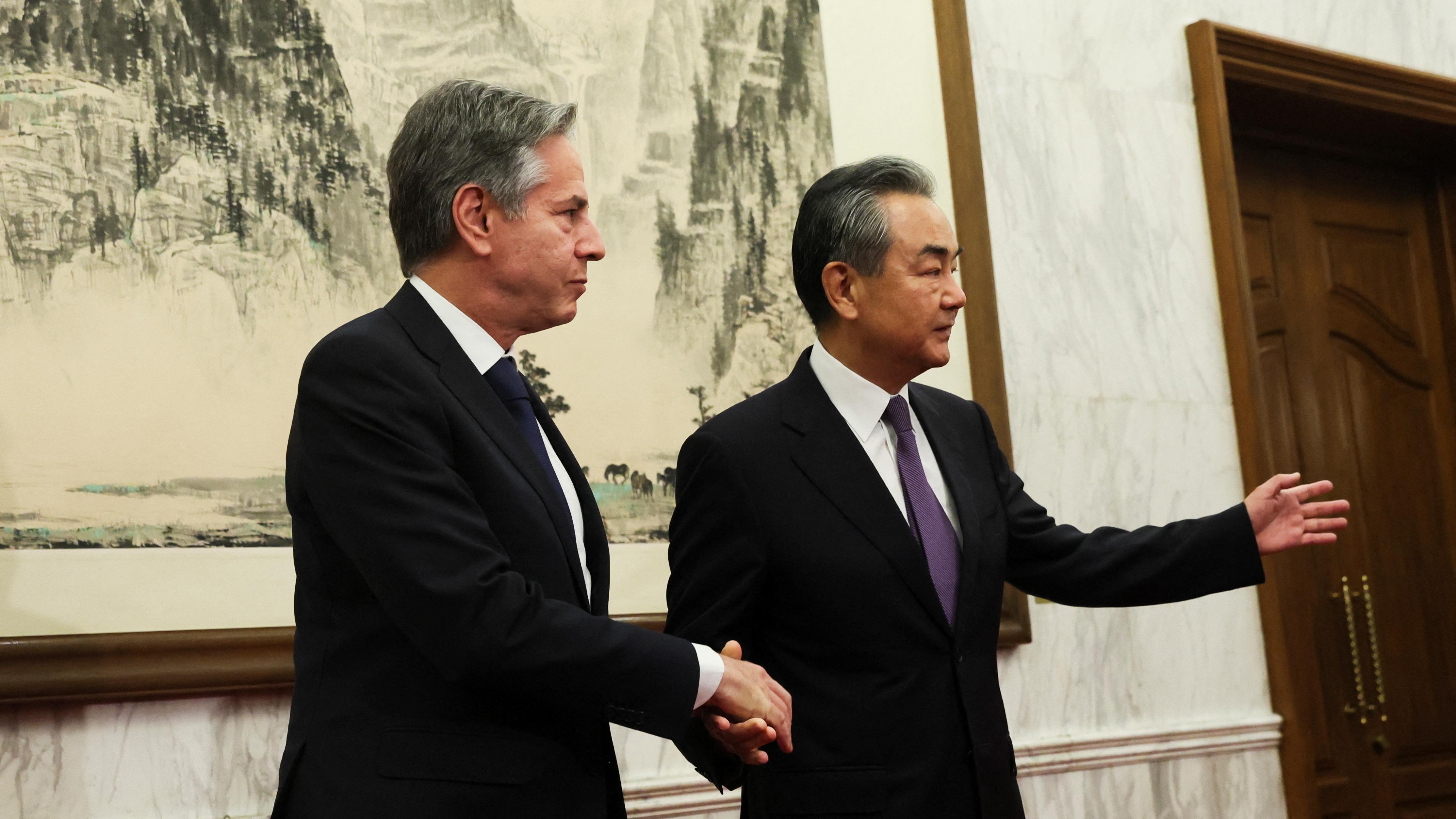 Pazartesi sabahı bir araya gelen iki diplomattan Wang Yi’nin statüsü Çin’de dışişleri bakanından da yukarıda.