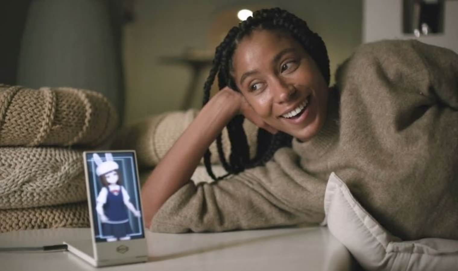 114046409-looking-glass-go