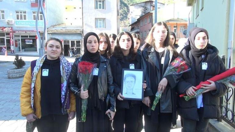 656b139b86b24a5c4c36d9bc 2 liseliye arkadaşlarından acı veda: Okul dağılınca haberi duyduk