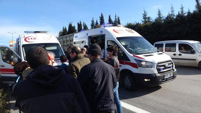 656b1eb086b24a5c4c36da44 Yolcu otobüsü, TIRa arkadan çarptı Yaralılar var