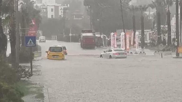 Bodrumda cadde ve sokaklar göle döndü