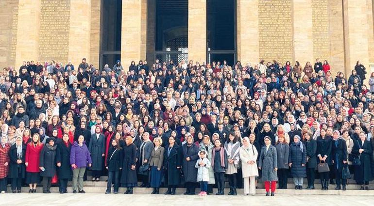 ‘Kadınının önündeki ayrımcılıklar kalkmalı’