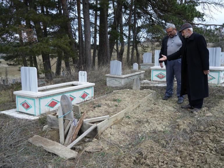 Ayılar mezarları kazmaya başladı Köylülerden jiletli önlem