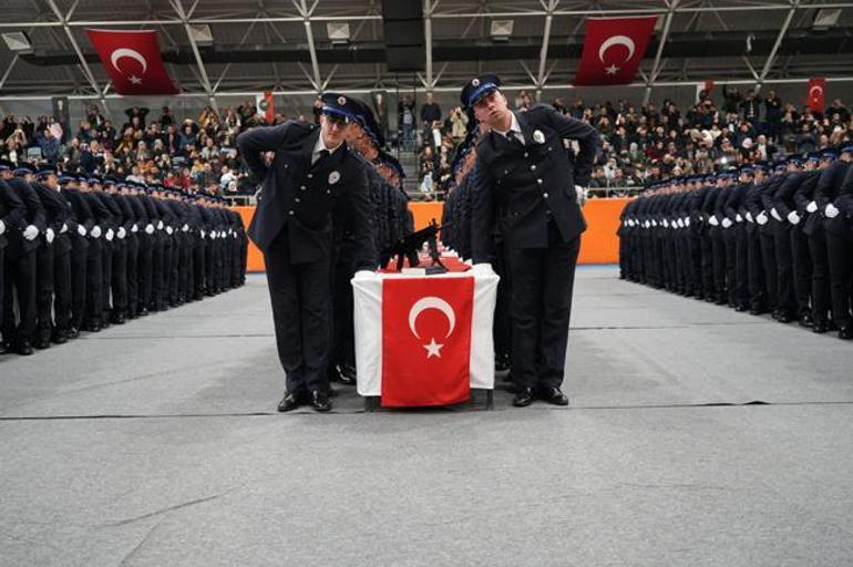 Mezuniyet töreninde evlilik teklifleri peş peşe geldi