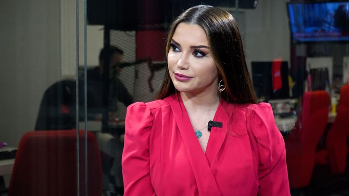 ''Eş değiştirmek için özel gemiler var'' diyen Esra Ezmeci, danışanının yaşadıklarını anlattı