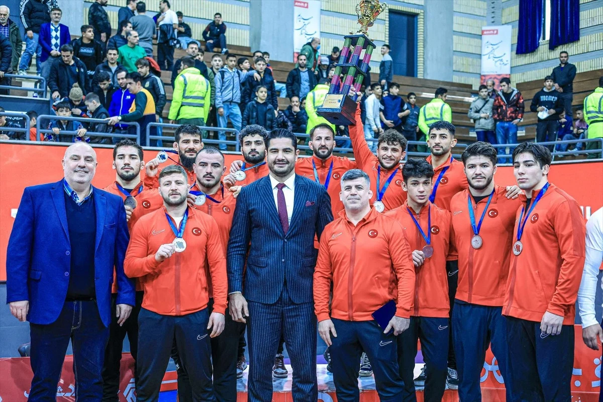 Serbest Güreş Milli Takımı, Dünya Kupası'nda gümüş aldı