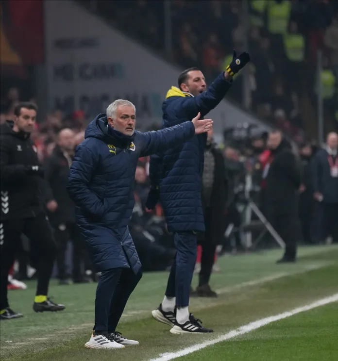 Mourinho: Galatasaray'ın puan kaybedeceğini göreceksiniz