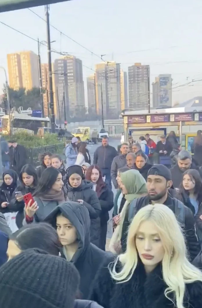 İstanbul'da tramvay seferleri gecikince yoğunluk arttı