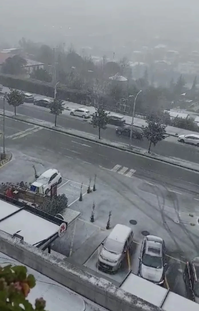 İstanbul'da Kar Yağışı Etkisini Gösterdi