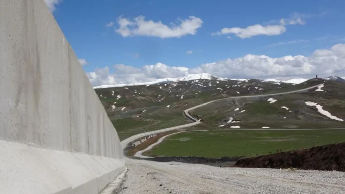 Van-Iran sınırındaki duvarın 182 km'si tamamlandı.