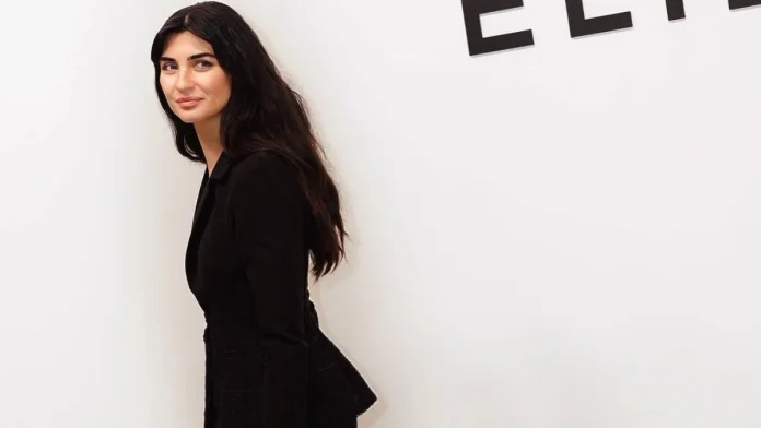 Tuba Büyüküstün, Paris Moda Haftası’nda büyüledi!