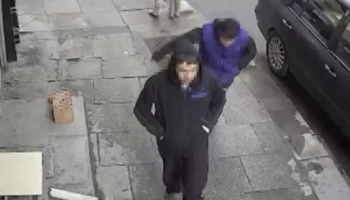 İstanbul'da yankesicilikle telefon çalan 2 şüpheli tutuklandı