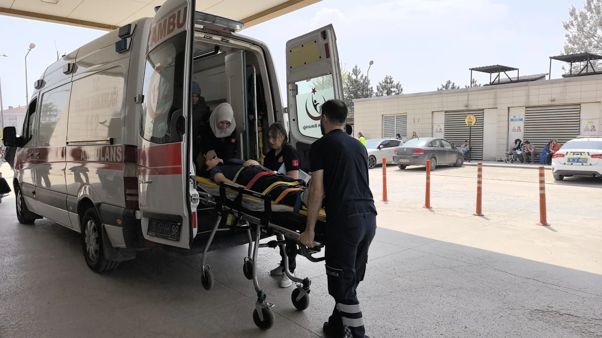 Bursa'da Deprem Paniği: Kaçarken Merdivenlerden Düşerek Yaralandı