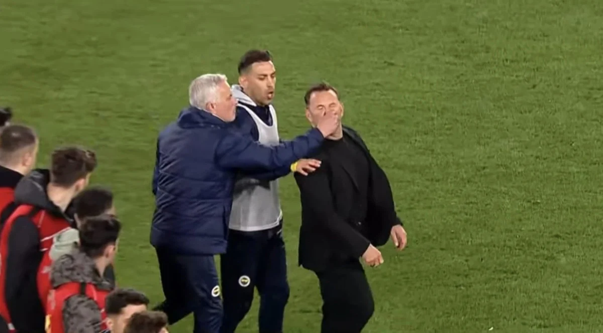 Okan Buruk’un Burnunu Sıkan Mourinho’ya Kaç Ceza?