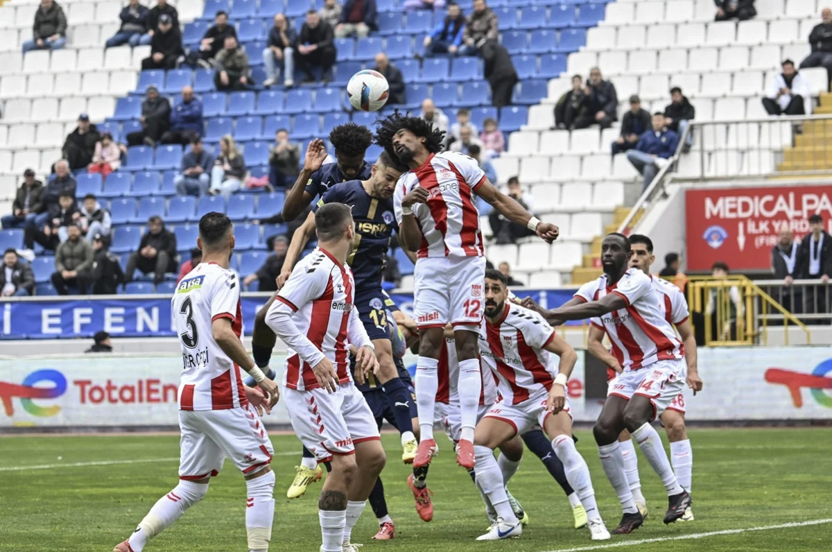 Süper Lig’de Düşme Hattında Nefes Kesen Yarış