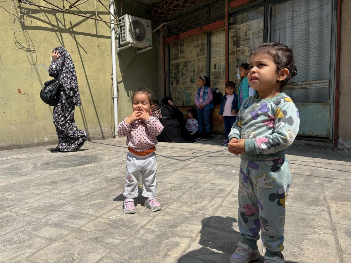 "Kocaeli'de Deprem Anında Ayakkabısız Sokağa Çıkanlar Panik Anlarını Yaşadı"