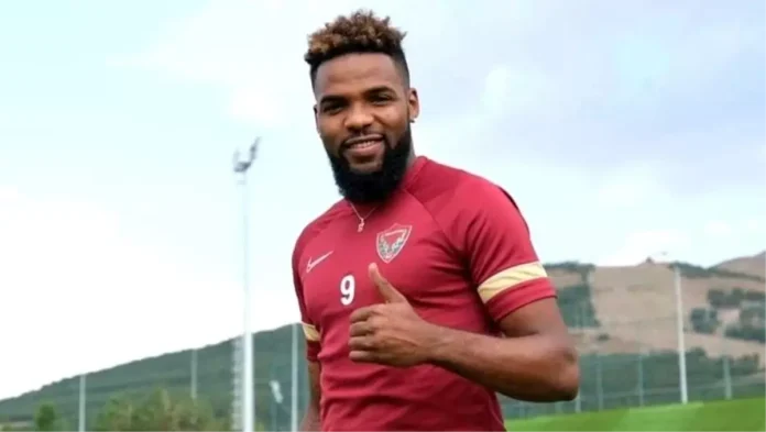 Futbolcu Aaron Boupendza 28 yaşında yaşamını yitirdi