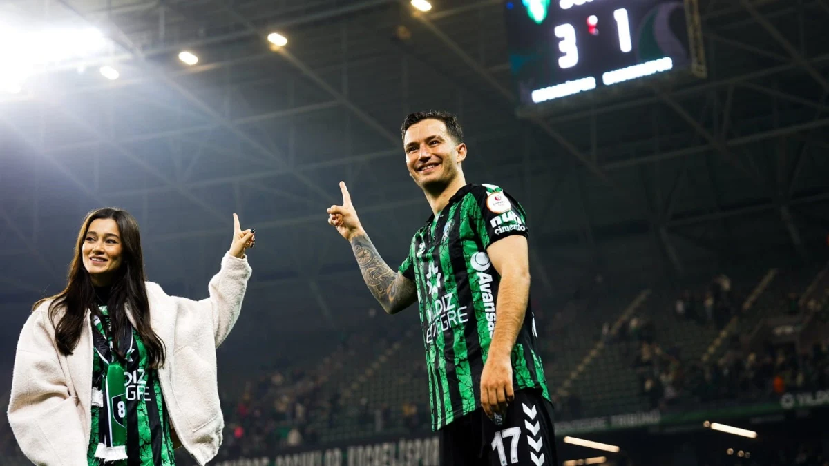 Kocaelispor'lu Oğulcan Çağlayan, Takımın Yenilgileri İçin Taraftardan Özür Diledi