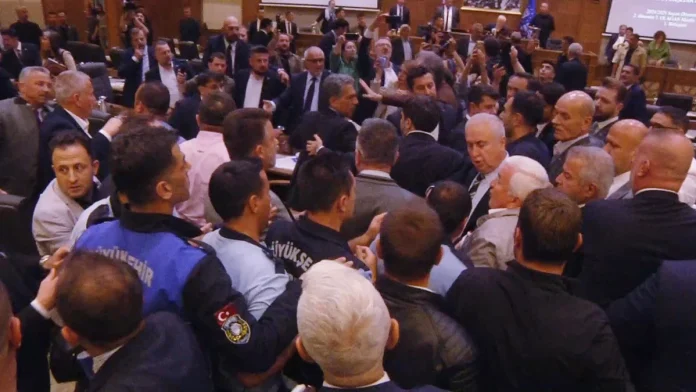 Bursa Belediye Meclisi'nde Gerilim Tırmandı: Kavga