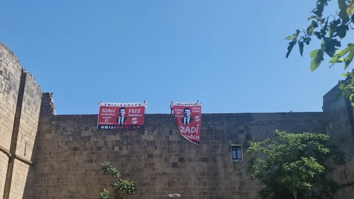 Diyarbakır’da asılan İmamoğlu afişleri indirildi