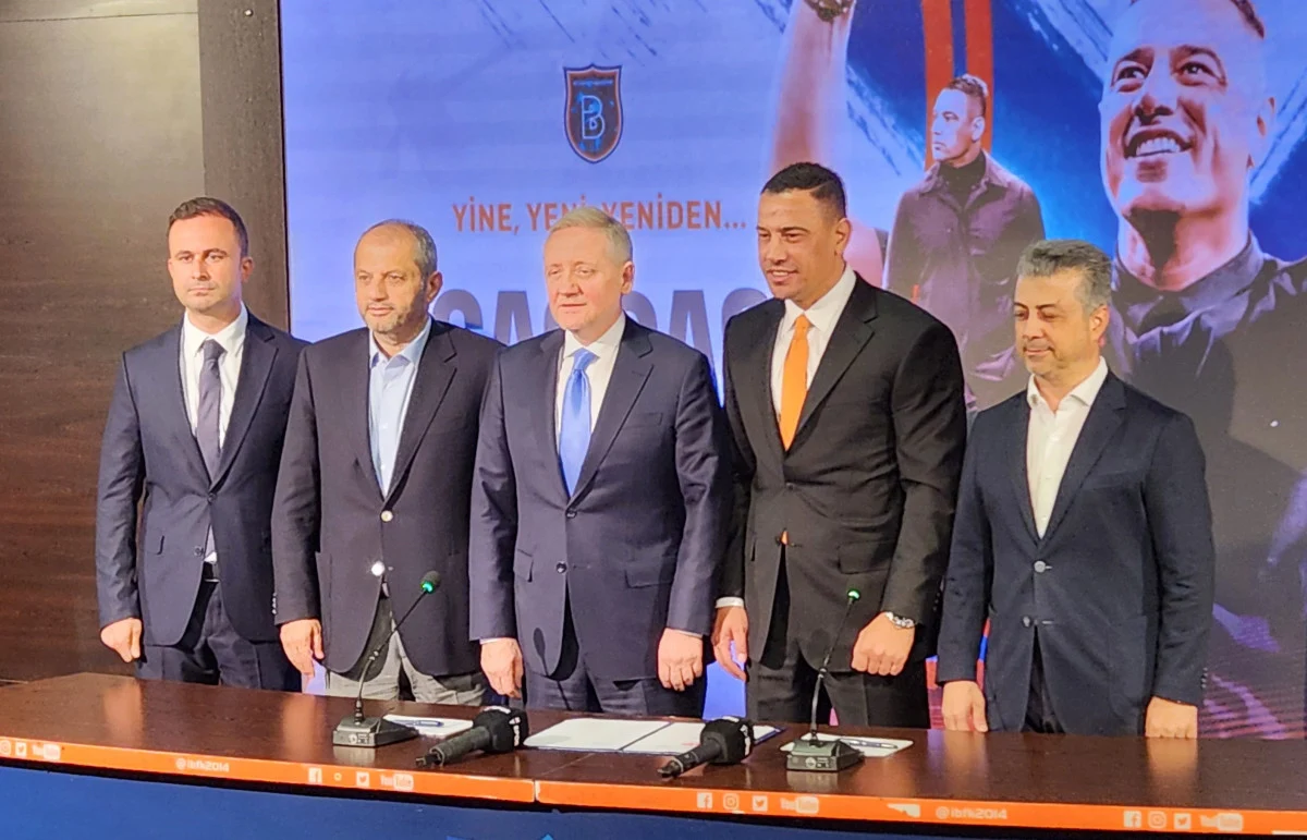 Başakşehir, Atan'la 2 Yıl Daha Devam Kararı Aldı