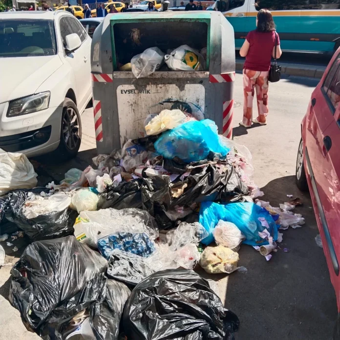 İzmir'de Çöp Krizi Sürüyor: Soruna Çözüm Nerede?