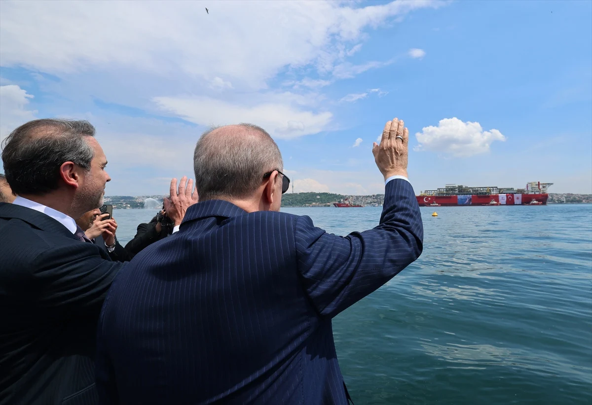 Erdoğan, Osman Gazi Platformu'nu Saraydan Uğurladı