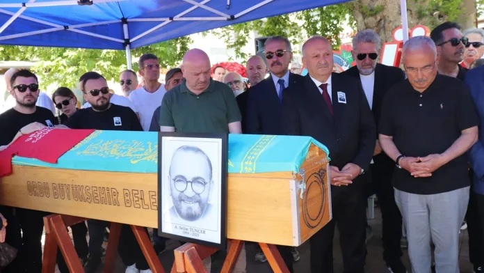 Yapımcı Ahmet S Tuncer’e Duygulu Veda, Gözyaşlarıyla da