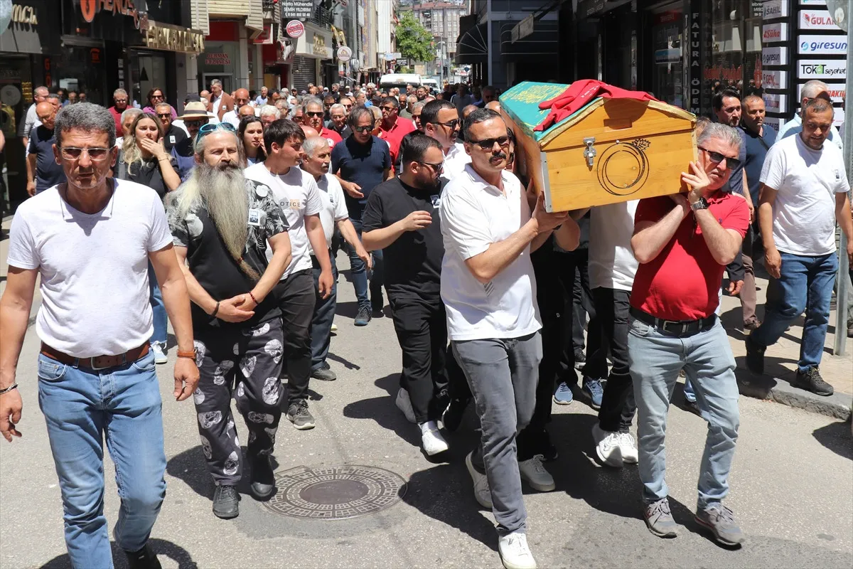 Yapımcı Ahmet S Tuncer’e Duygulu Veda, Gözyaşlarıyla da