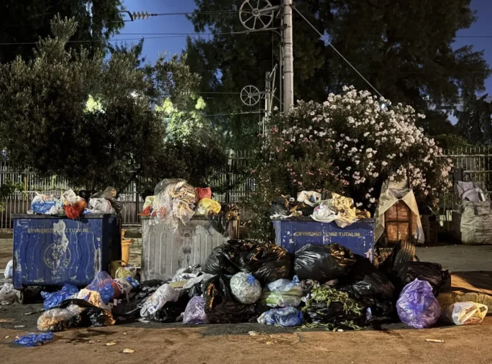 Buca’da Çöpler Birikiyor, Sorun Derinleşiyor