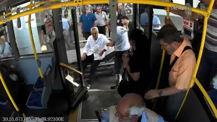 Otobüste Fenalaşan Yolcu Panik Yarattı