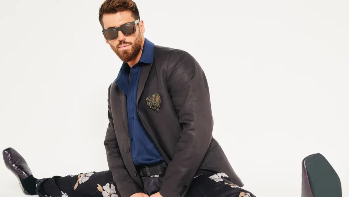 Can Yaman sevgilisi Sara Bluma ile poz verdi!