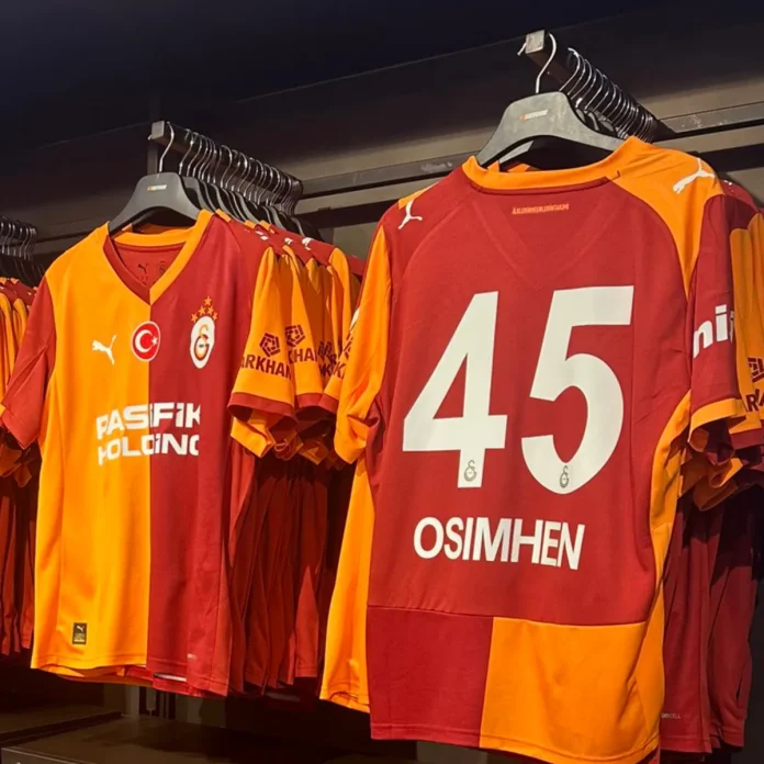 Galatasaray’da Osimhen formaları vitrine çıktı