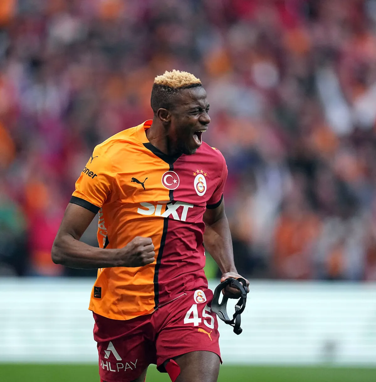 Galatasaray’da Osimhen formaları vitrine çıktı