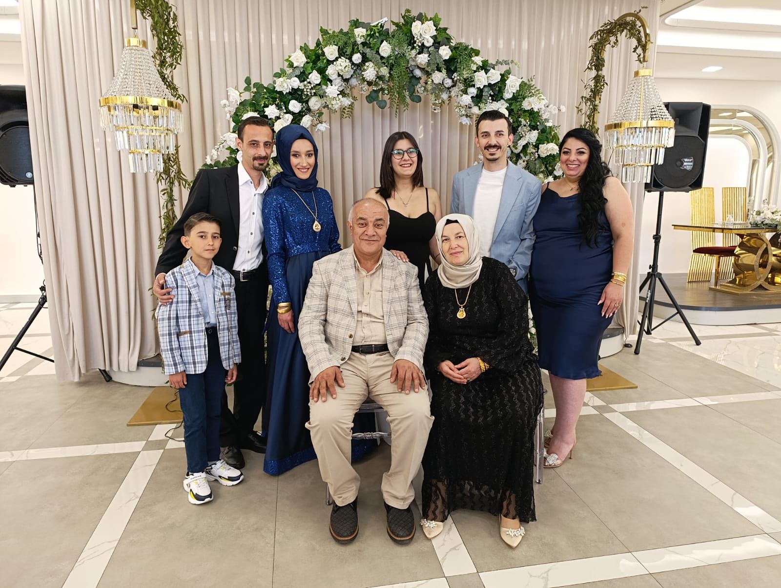Civelek ve Balık ailelerinin görkemli nişan töreni