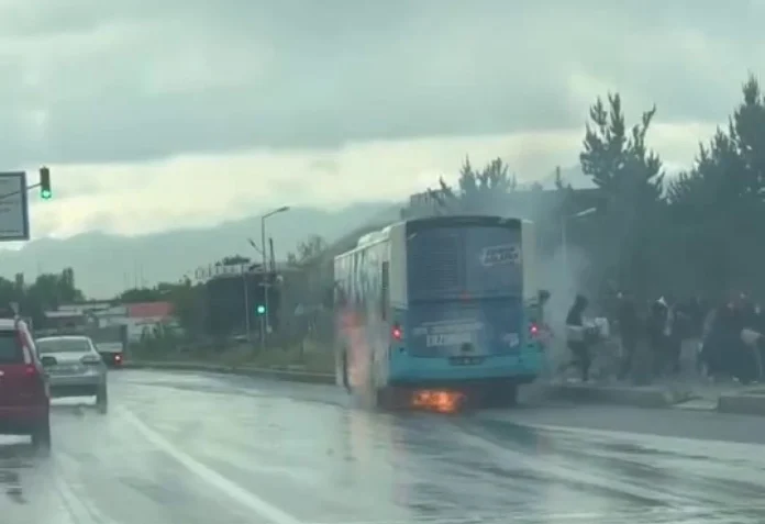 Erzurum'da Yolcu Dolu Otobüs Alevlere Teslim Oldu