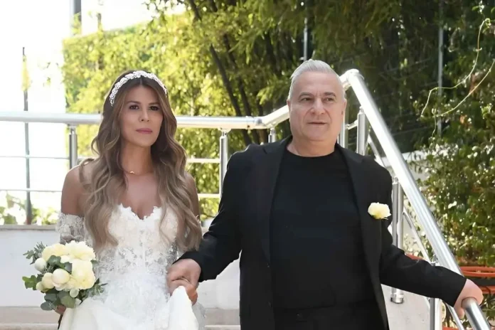 mehmet-ali-erbil-den-esine-dudak-ucuklatan-jest-19203964_6050_amp (1)